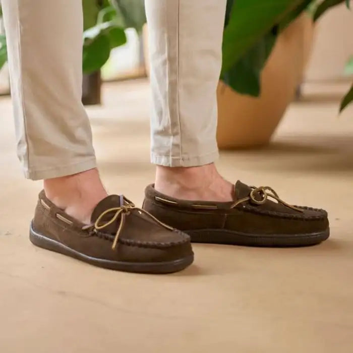 Minnetonka Men's Slippers - Chocolate Pile Lined Hardsole