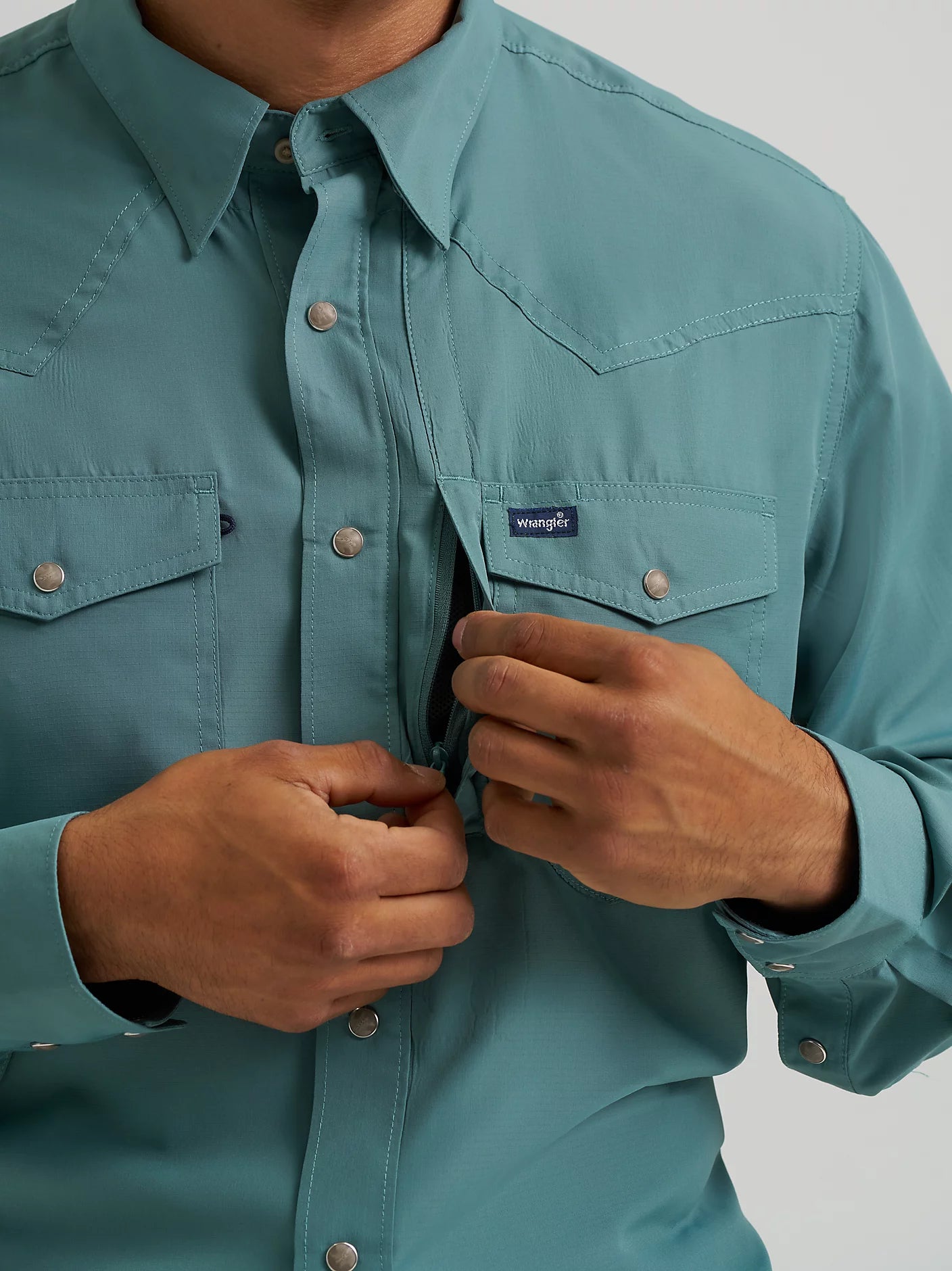 Wrangler Men's Performance Snap Long Sleeve Solid Pine Shirt
