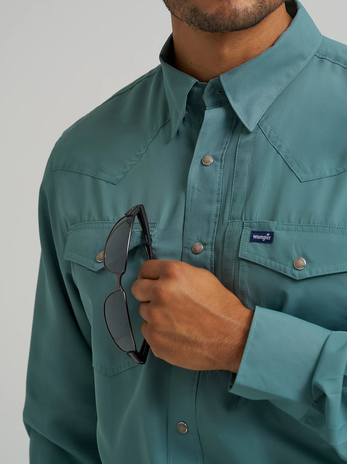 Wrangler Men's Performance Snap Long Sleeve Solid Pine Shirt