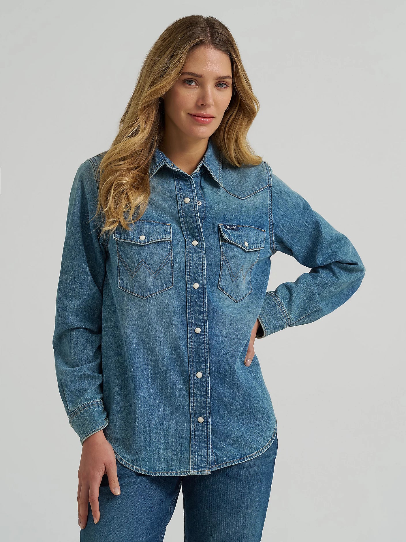 Wrangler Women's Vintage-Fit Denim Western Snap Shirt